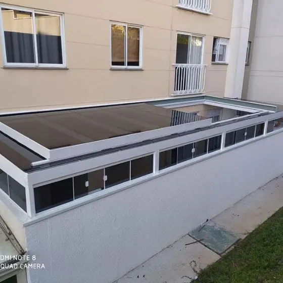 Cobertura retrátil de vidro residencial