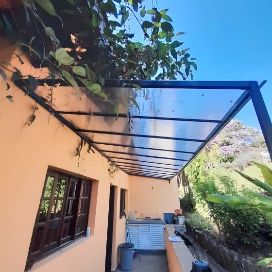 Cobertura fixa de policarbonato versátil