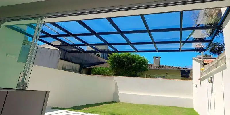 Cobertura de Vidro instalada em área premium